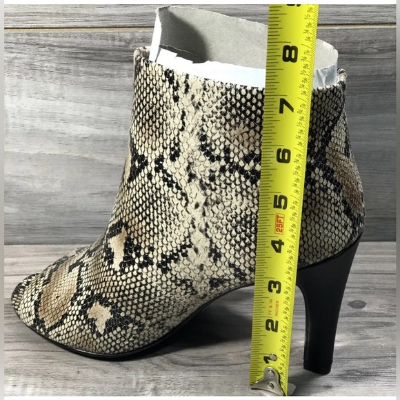 Torrid 4B Snake Peep Toe Heel BTI Size 10 - Picture 3 of 9